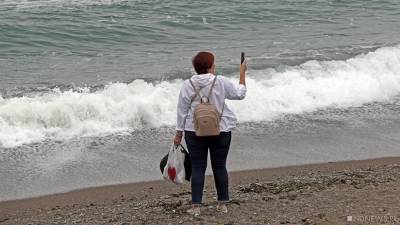 Дорого и нервно: туристы отказываются от мобильной связи в Крыму