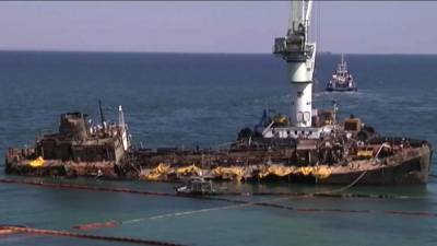 В Одесском порту подняли нефтяной танкер "Delfi"