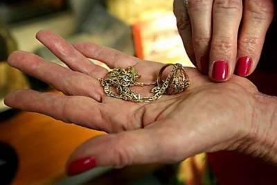 Цыганки из Иркутска забрали у читинки золотые кольца для «снятия порчи»