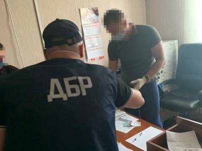 В Закарпатской области на взятке задержали одного из руководителей отделения миграционной службы