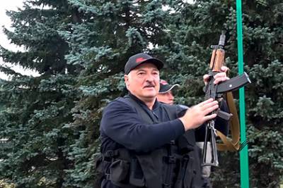 Лукашенко допустил использование протестующими гранат