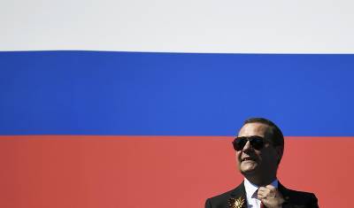 Дмитрий Медведев бьет тревогу: нефтедоллары иссякнут еще быстрее, чем казалось