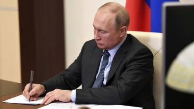 Путин заявил о создании резерва силовиков для помощи Белоруссии