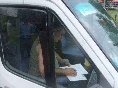 В Новочеркасске мужчина с пистолетом заставил водителя маршрутки сменить курс