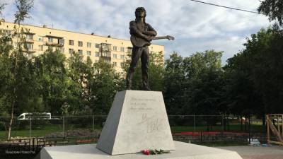 Памятник Виктору Цою в Петербурге получит подсветку до конца года