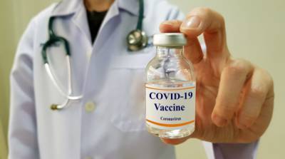 Еврокомиссия подписала первый договор на закупку вакцины от COVID-19