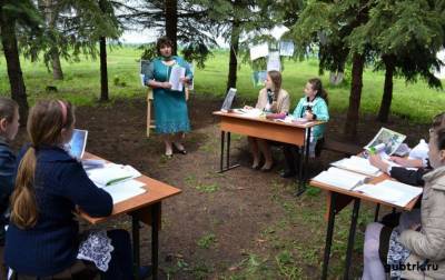 «Дети могут простыть!» Как в школах Петрозаводска будут вести уроки на улице из-за ковида