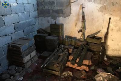 Гранатометы, пулеметы, пластид, мины и гранаты: На Донбассе обнаружили масштаб схрон оружия
