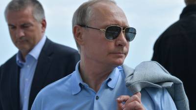 Путин за рулем автомобиля проехал по трассе «Таврида» в Крыму