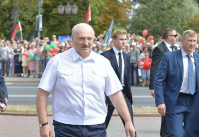 Протестующим белорусским студентам Лукашенко пригрозил призывом в армию