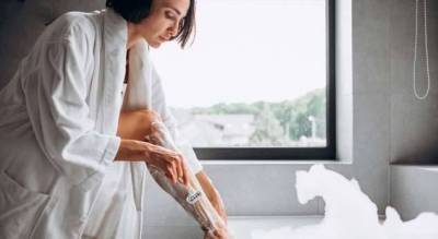 Почему бритье ног и подмышек — вредно? Дерматолог объясняет и дает альтернативу