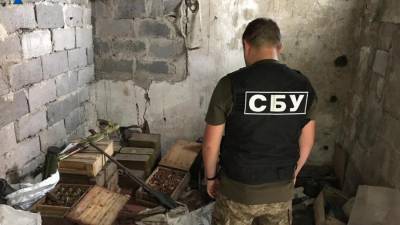 СБУ обнаружила в Донбассе тайник с оружием и взрывчаткой