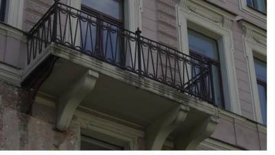В Петербурге обнаружили 16 тысяч опасных балконов