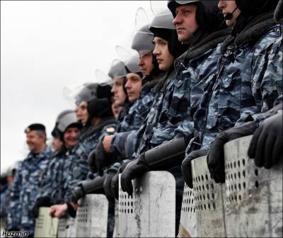 Россия может прислать в Беларусь своих омоновцев. Что говорит закон