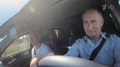 Владимир Путин запустил автомобильное движение по новым участкам трассы «Таврида» и пообщался с рабочими