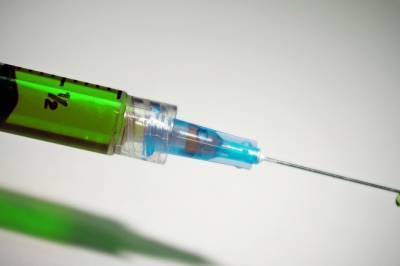 Игнорируйте хайп: вирусолог Болибок рассказал о вакцине от гриппа и COVID-19