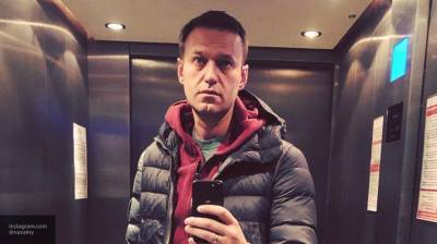 Молчание немецких врачей о состоянии Навального назвали "подозрительным"