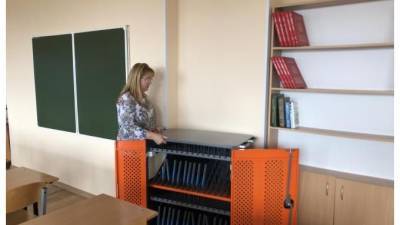 В Гатчинской школе №2 открыли новый компьютерный класс