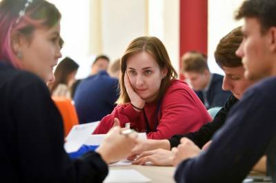 Российских студентов допустят к занятиям без тестов на COVID-19