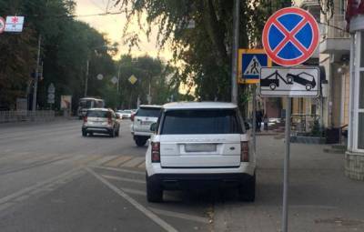 В Воронеже водителя «Ленд Ровера» наказали за неправильную парковку