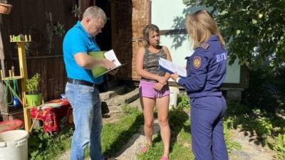 В домах жителей Ленинградской области бесплатно устанавливают пожарные извещатели