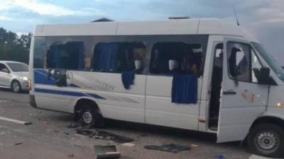 На трассе "Киев-Харьков" обстреляли автобус с членами ОО "За жизнь", есть раненые