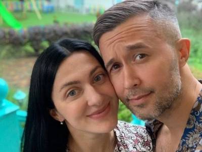 «Я чувствовал себя здоровым»: Сергей Бабкин с женой рассказали о своих симптомах коронавируса