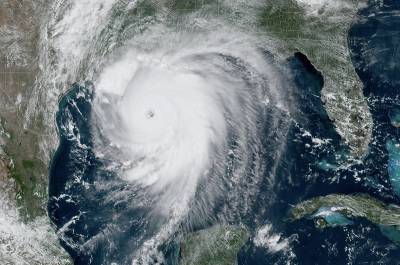 Власти Луизианы объявили об утечке хлора из-за урагана "Лаура"