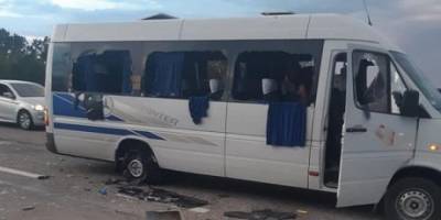 «Возвращение к лихим 90-м»: на трассе Харьков-Киев произошло бандитское нападение на автобус (ВИДЕО)