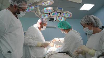 Кардиохирурги спасли жизнь женщине с COVID-19 в Новосибирске