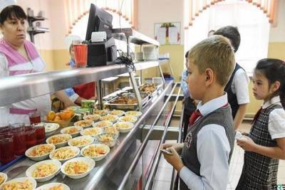 С сентября тюменских младшеклассников обеспечат бесплатным горячим обедом