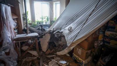 В квартире во Владивостоке на 8-летнего ребенка чуть не обрушился потолок
