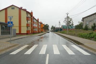 В 25-м микрорайоне Южно-Сахалинска принимают реконструированные дороги