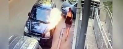 В Краснодаре подростки сбросили с балкона на девушку коктейль Молотова
