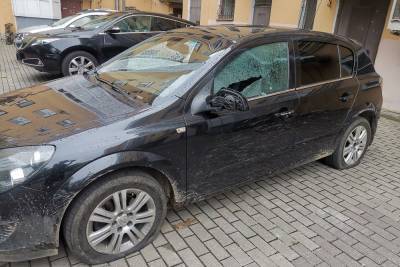 В Петербурге корреспонденту «Медиазоны» Давиду Френкелю разбили машину