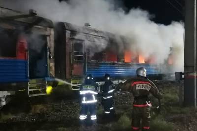 В Астрахани сгорели два технических вагона поезда