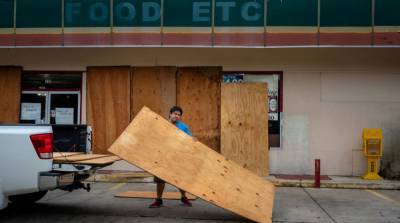 Из-за урагана «Лаура» в США уже разрушены сотни тысяч домов, есть жертвы