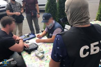 В Киеве на взятке размером 70 тыс. долларов поймали чиновника ГСЧС