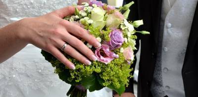 Подруги оправдали выгнанную со свадьбы невесту российского борца Заурбека Сидакова