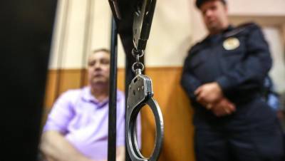 В Петербурге четырех полицейских задержали за взятки "на живца"