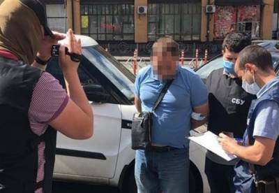 В Киеве задержали чиновника ГСЧС за получение взятки (фото)