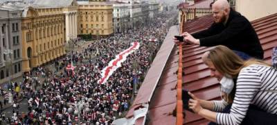 Украина, испугавшись горячих протестов, заморозила все контакты с Белоруссией