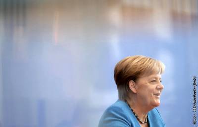 Меркель решила сохранить статус-кво в отношениях ФРГ с Россией