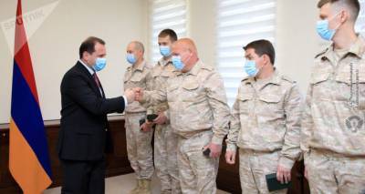 Давид Тоноян наградил российских военнослужащих за совместную борьбу с коронавирусом