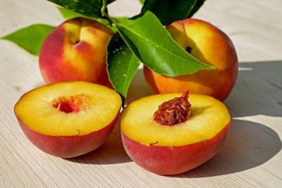 Учёные рассказали, что употребление персиков может привести к возникновению сальмонеллеза
