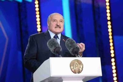 Лукашенко пообещал показать всем, что такое санкции