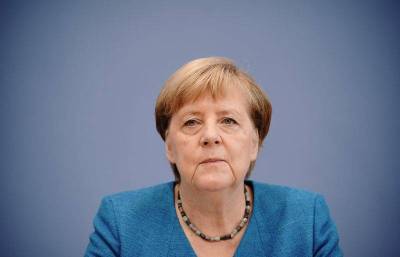 Меркель: мы должны продолжать диалог с Россией, несмотря на напряженность