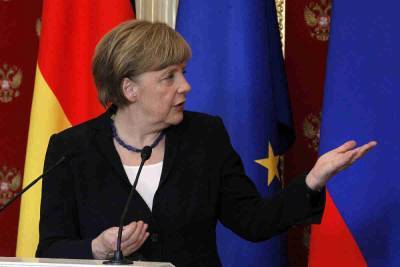 Меркель призвала не отказываться от диалога с РФ из-за Навального