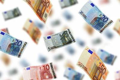 Официальный курс евро на выходные и понедельник снизился до 88,75 рубля
