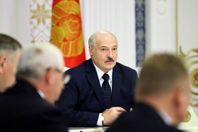 Лукашенко заявил об испытании «Спутника V» на многих олигархах
